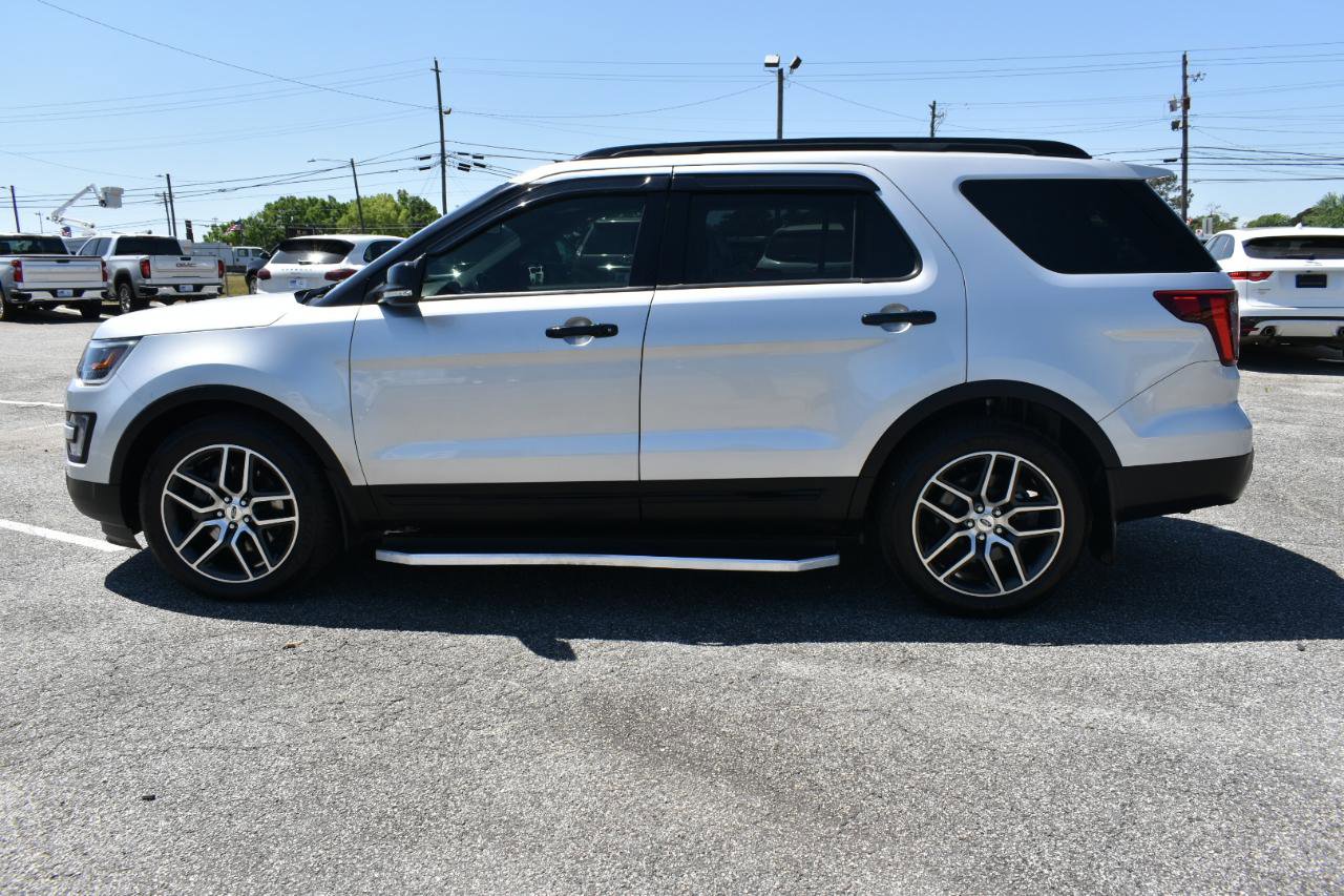 Used 2017 Ford Explorer Sport w/ Equipment Group 401A AWD/4WD image 9