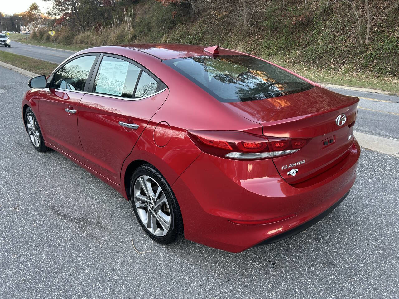 Used 2017 Hyundai Elantra Limited image 5