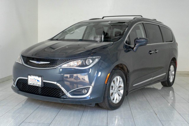 Used 2019 Chrysler Pacifica Touring-L FWD image 4