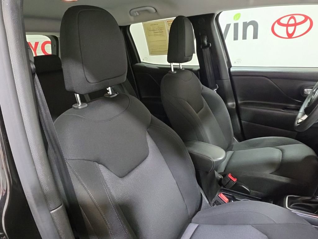 Used 2023 Jeep Renegade Latitude image 12