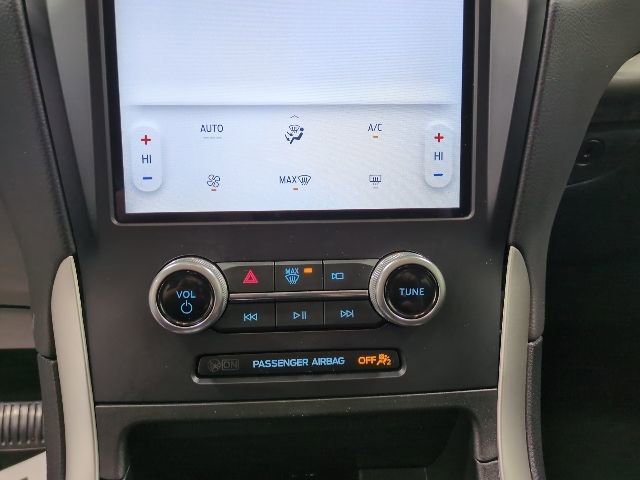 Used 2024 Ford Edge SE w/ Black Appearance Package image 10