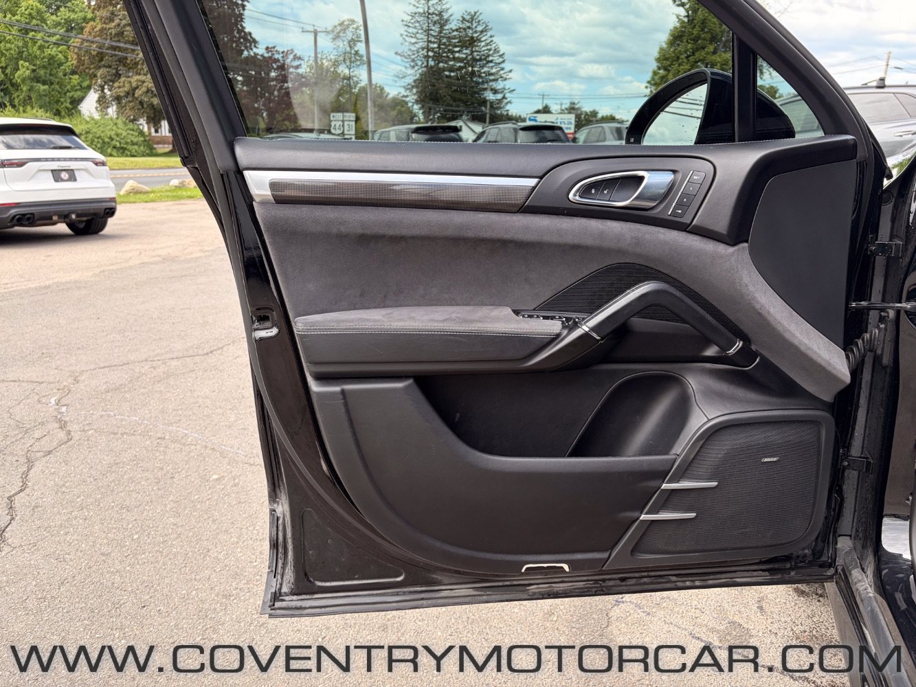 Used 2017 Porsche Cayenne GTS AWD/4WD image 38