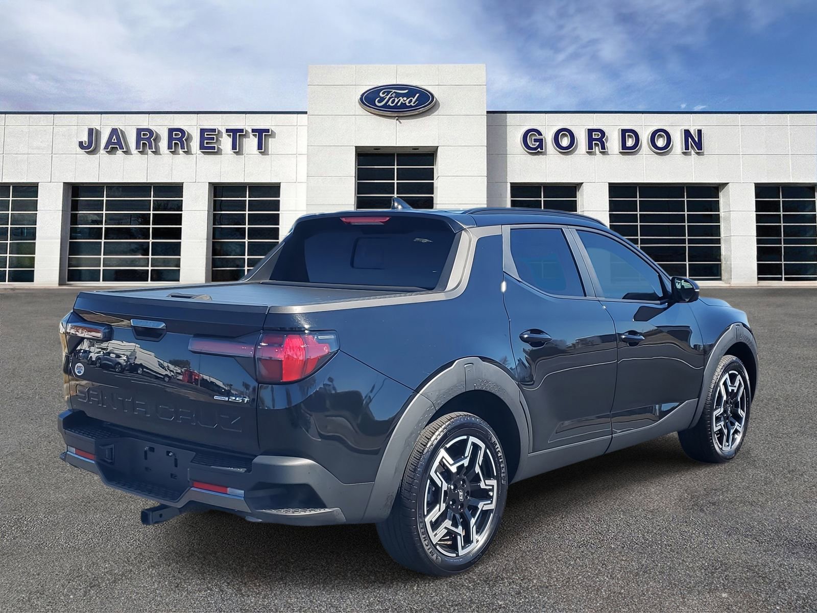 Used 2025 Hyundai Santa Cruz Limited image 4