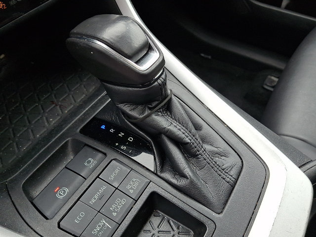 Certified 2021 Toyota RAV4 XLE Premium AWD/4WD image 11