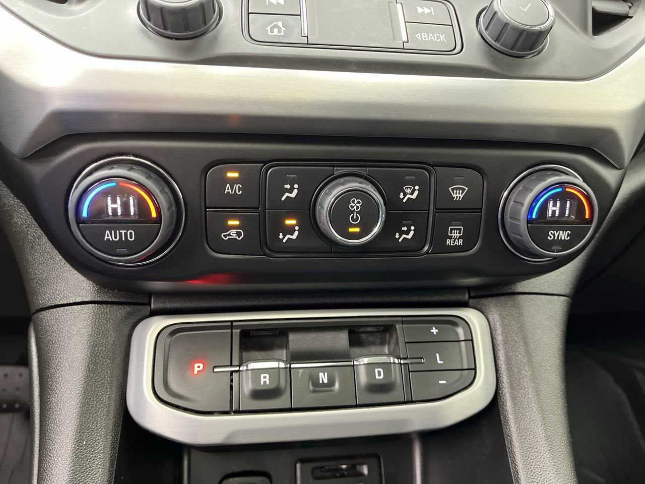 Certified 2022 GMC Acadia SLT w/ Preferred Package image 25