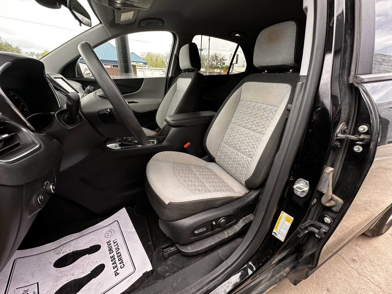 Used 2023 Chevrolet Equinox LS image 14