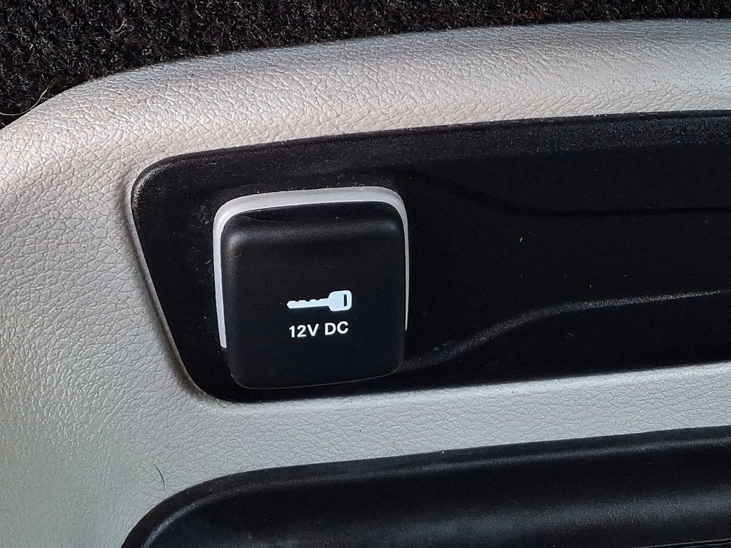 Used 2023 Chrysler Pacifica Touring-L image 27