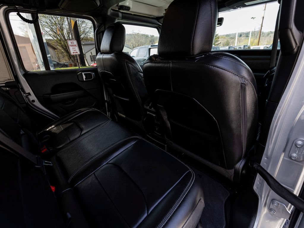 Used 2023 Jeep Wrangler Unlimited Sahara w/ Cold Weather Group AWD/4WD image 25