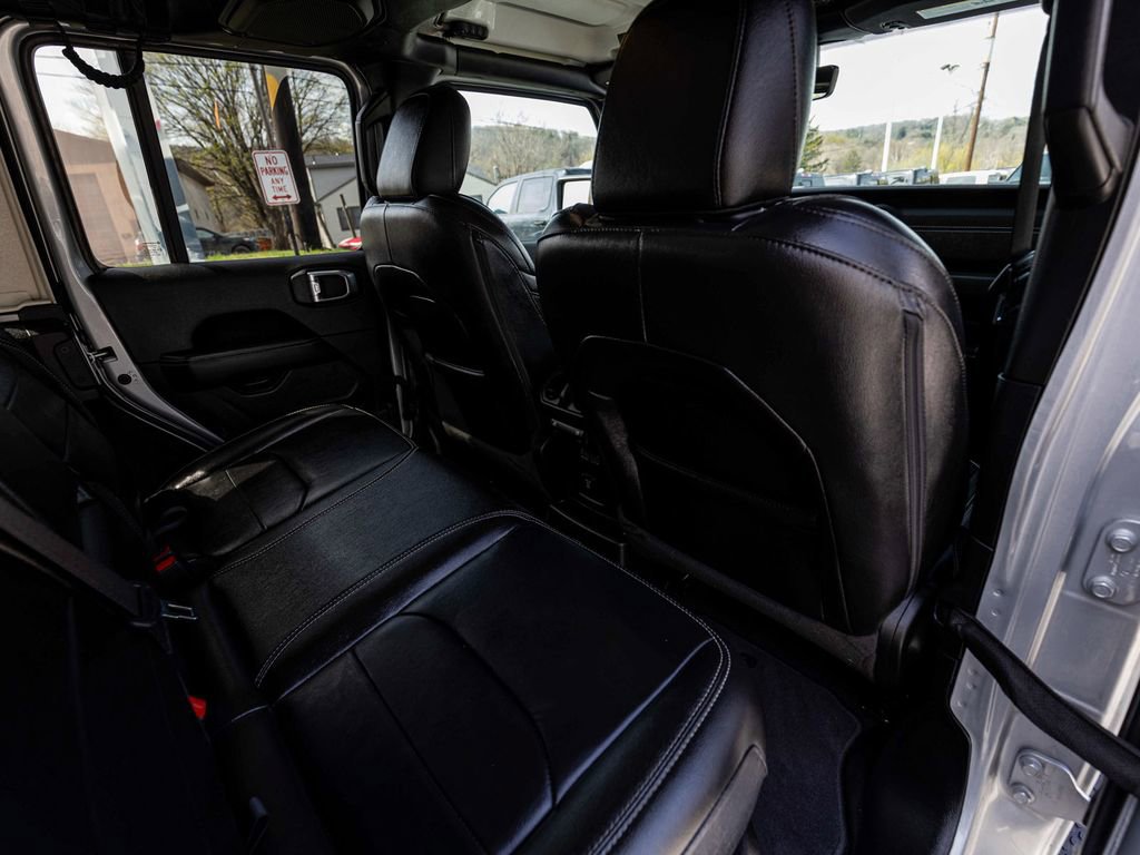 Used 2023 Jeep Wrangler Unlimited Sahara w/ Cold Weather Group AWD/4WD image 25