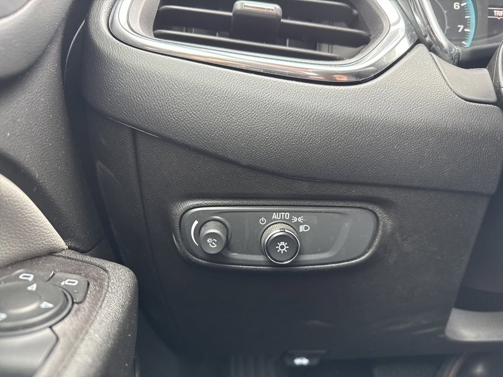 Used 2022 Chevrolet Equinox LS image 12