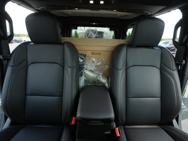 Used 2026 Jeep Wrangler Unlimited Sahara AWD/4WD image 35