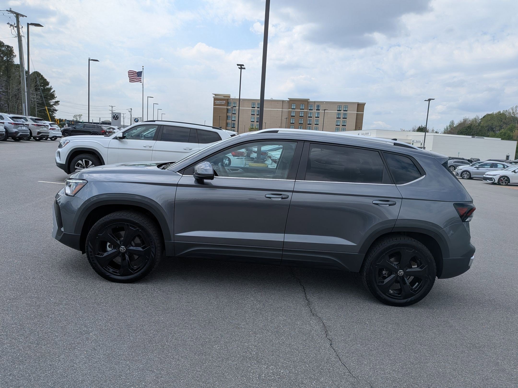 Used 2025 Volkswagen Taos SEL AWD/4WD image 6
