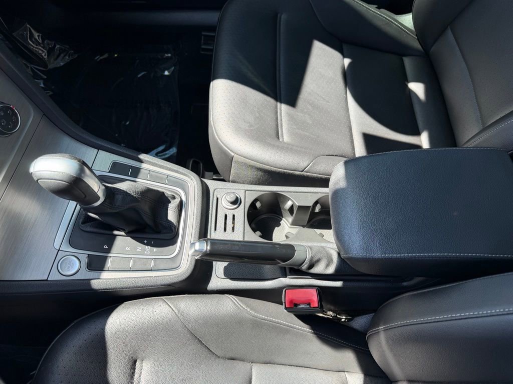 Used 2017 Volkswagen Golf S image 23