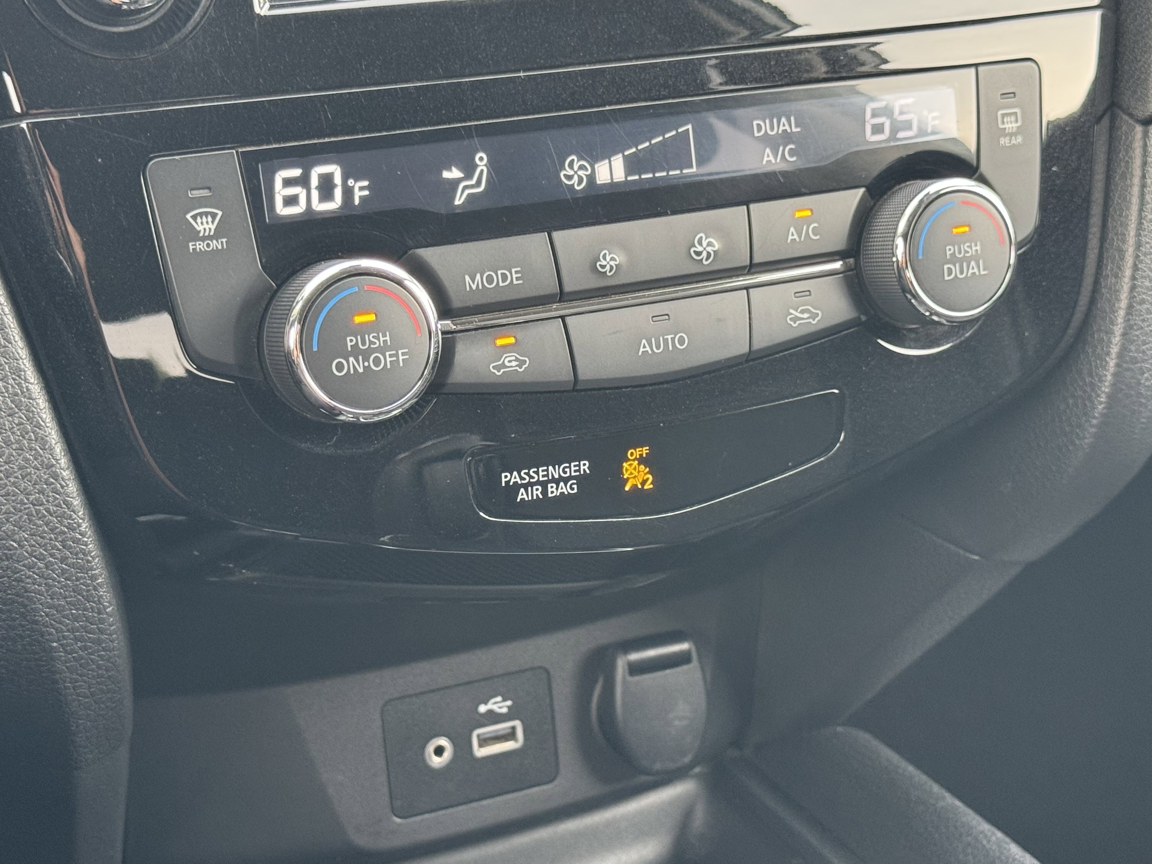 Used 2020 Nissan Rogue SV image 28