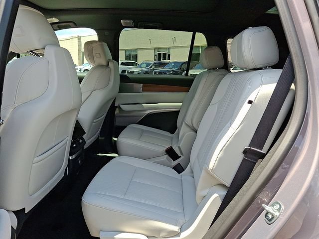 New 2026 Cadillac Vistiq Luxury w/ LPO, Floor Liner Package AWD/4WD image 5