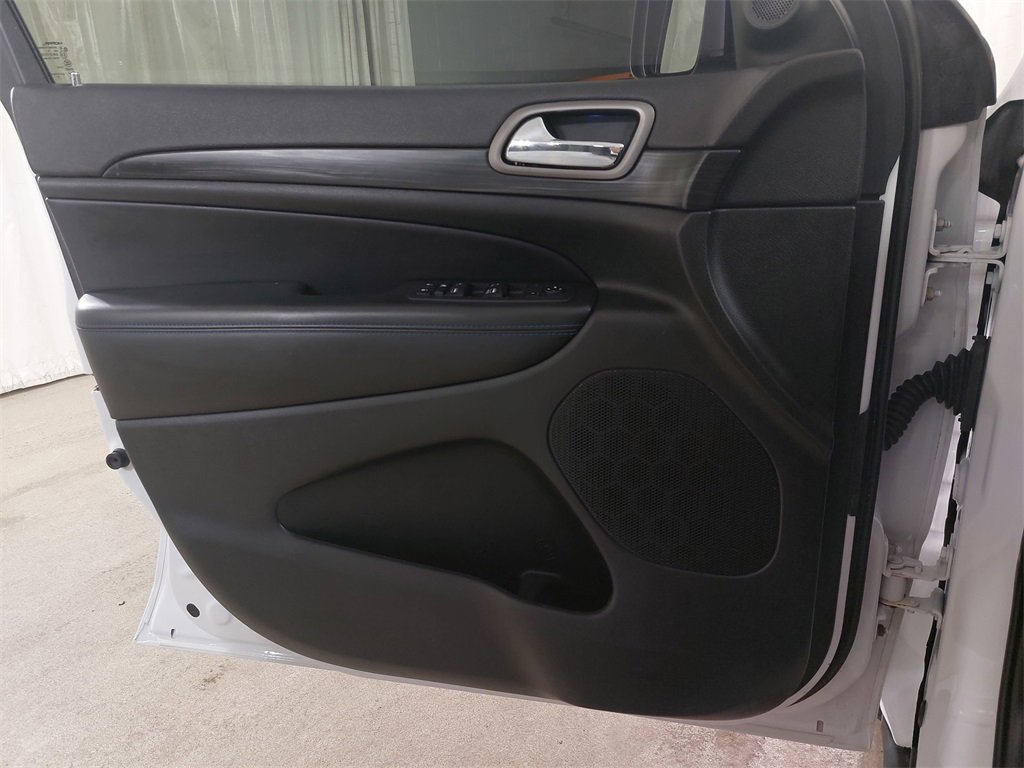 Used 2019 Jeep Grand Cherokee Laredo image 31