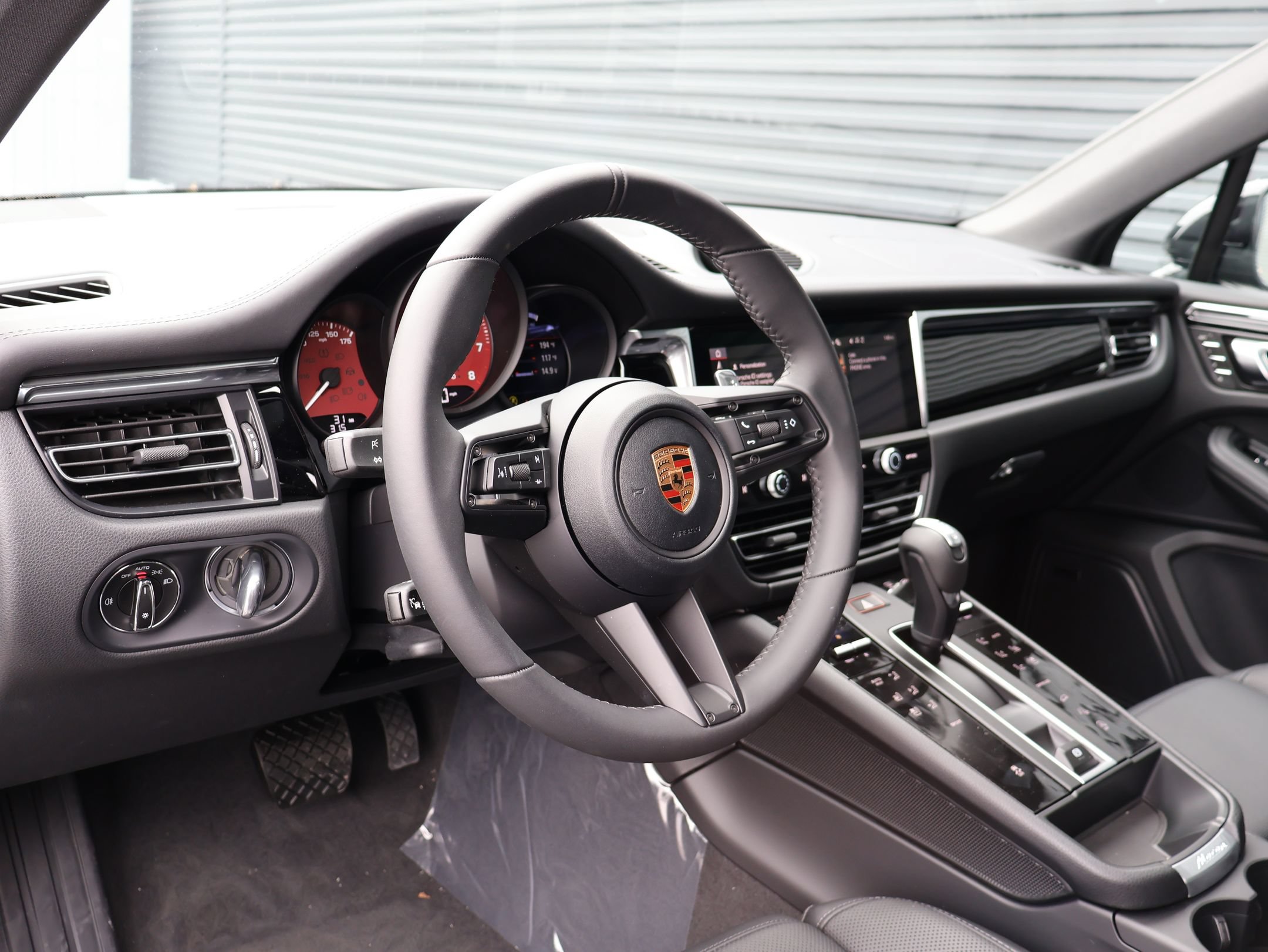 New 2026 Porsche Macan AWD/4WD image 4