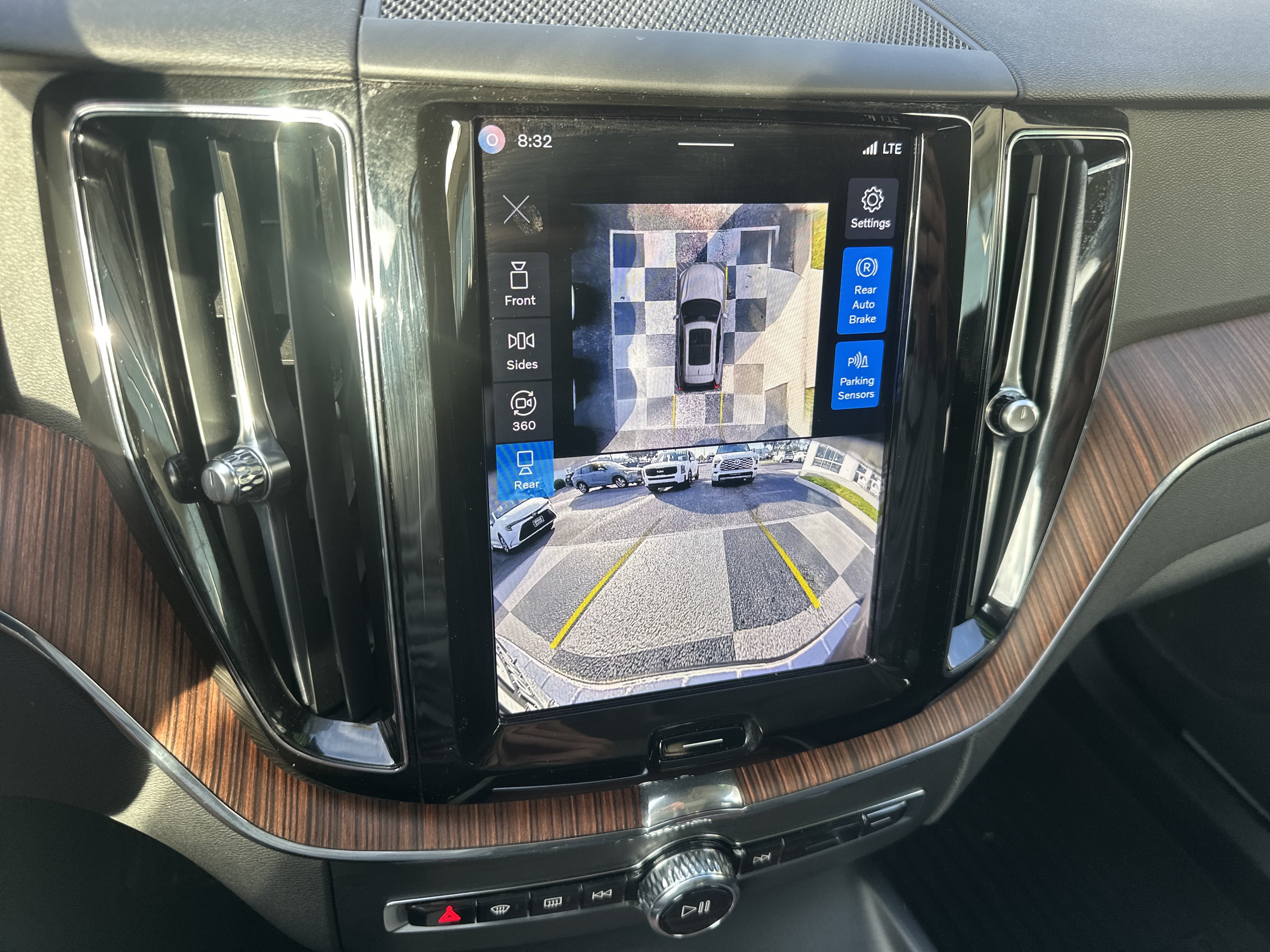 Used 2024 Volvo XC60 B5 Plus AWD/4WD image 18