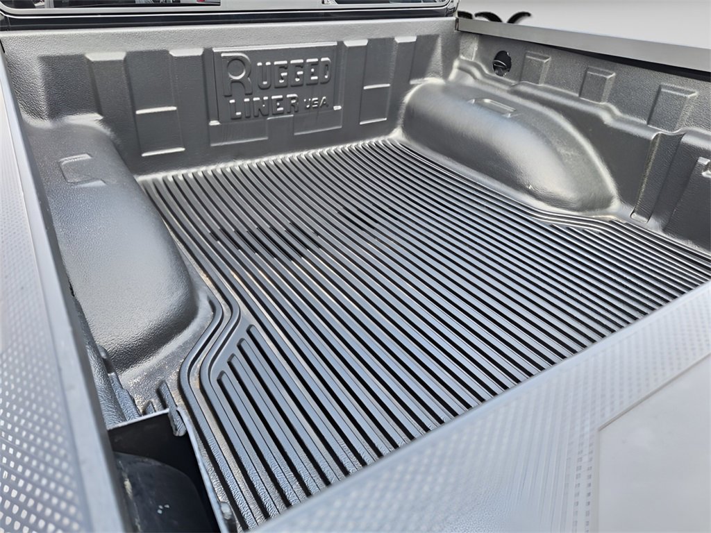 Used 2022 Nissan Frontier SV image 25