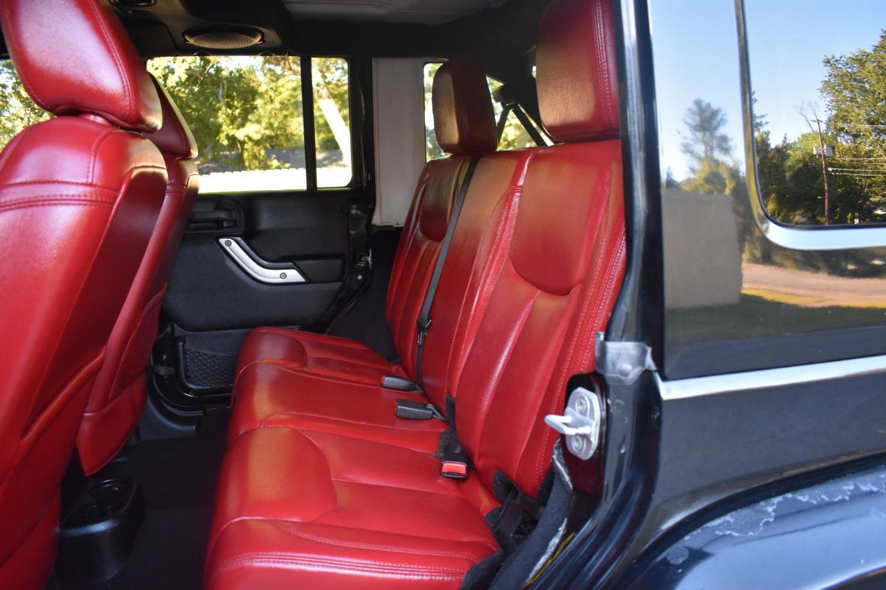 Used 2013 Jeep Wrangler Unlimited Rubicon AWD/4WD image 17