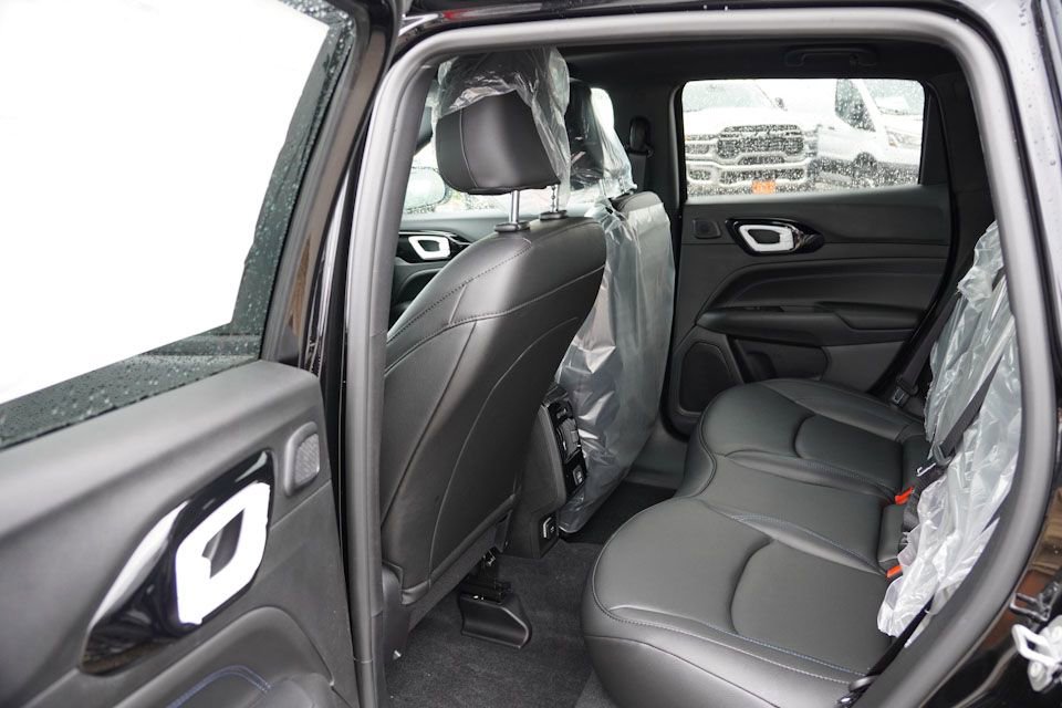 New 2025 Jeep Compass Limited w/ Sun & Sound Group image 11