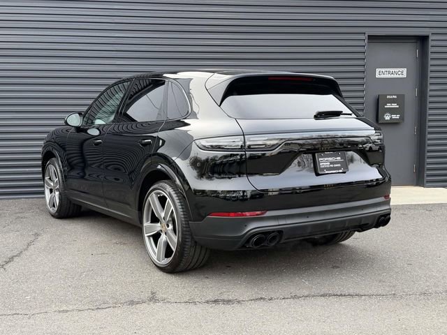 Certified 2023 Porsche Cayenne Platinum Edition image 2
