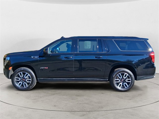 Used 2023 GMC Yukon XL AT4 image 2