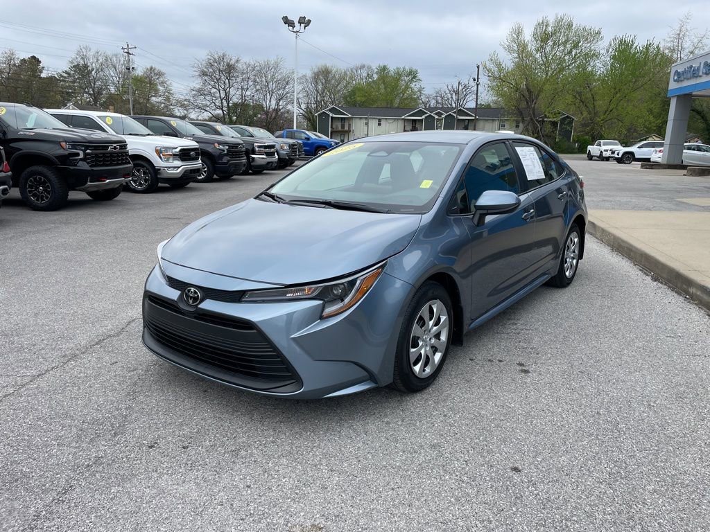 Used 2025 Toyota Corolla LE image 3