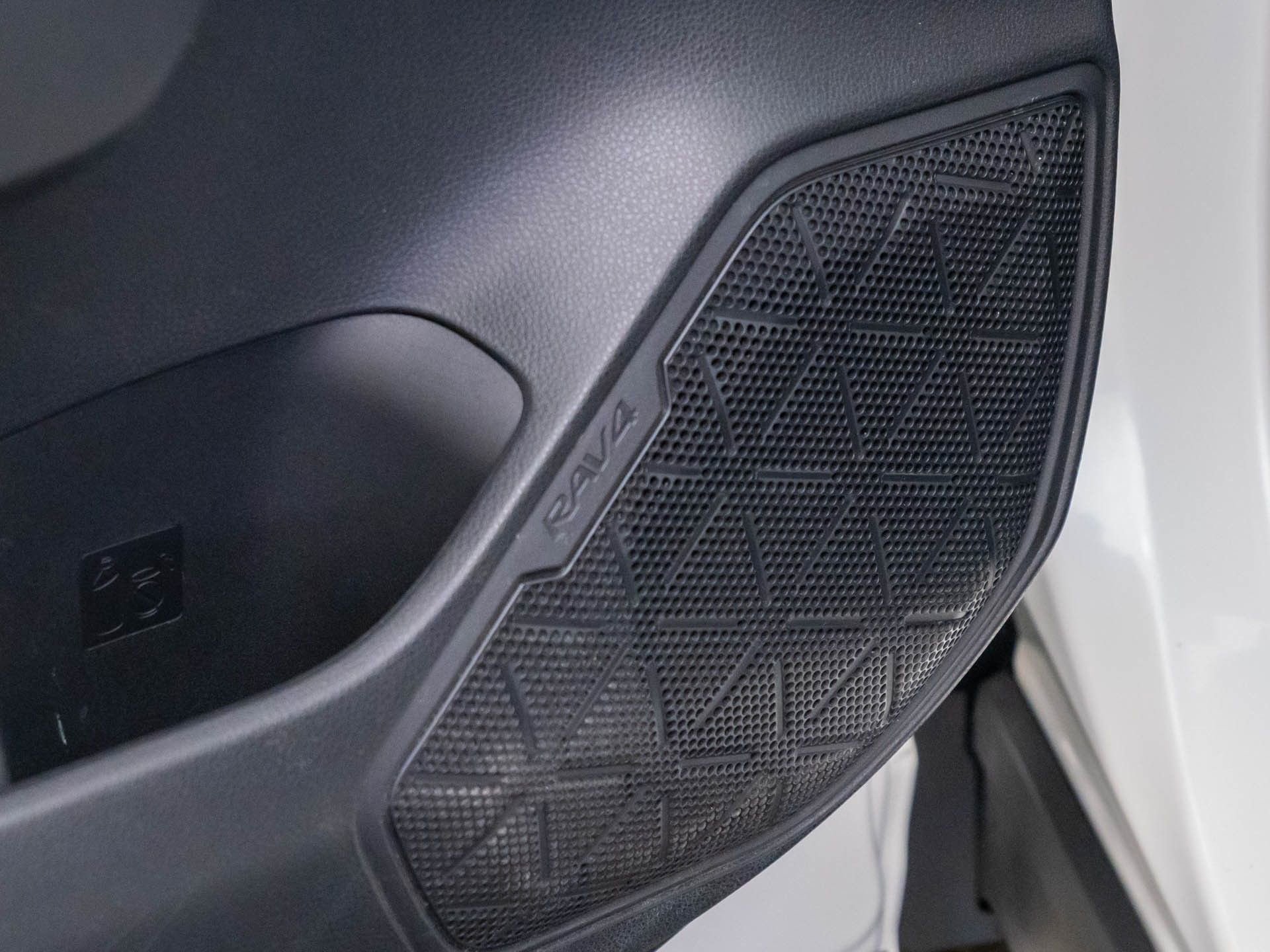 Used 2022 Toyota RAV4 XLE Premium AWD/4WD image 15