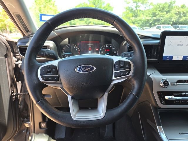 Used 2024 Ford Explorer XLT w/ Equipment Group 202A RWD image 9