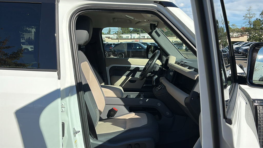 Used 2023 Land Rover Defender 110 X-Dynamic SE AWD/4WD image 23