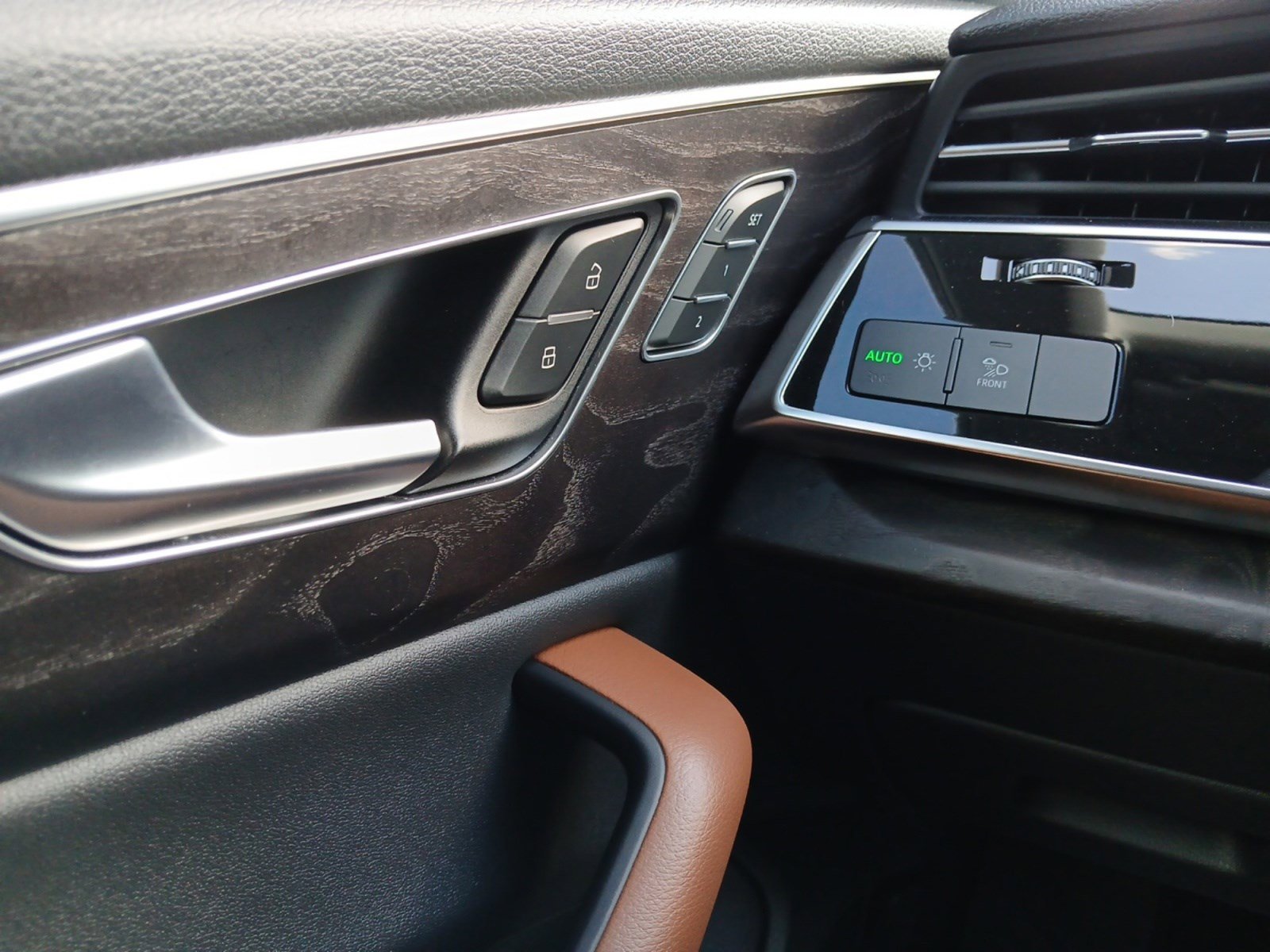 Used 2022 Audi Q8 Premium Plus w/ Premium Plus Package image 19