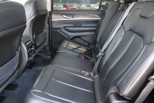 Used 2023 Jeep Grand Cherokee L Limited AWD/4WD image 36
