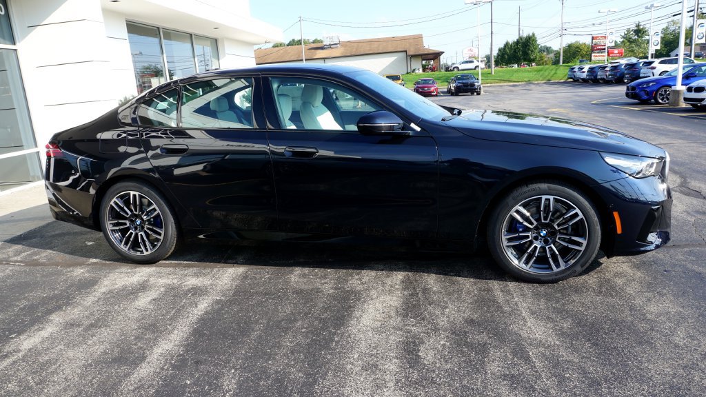 New 2027 BMW 530i xDrive w/ M Sport Package AWD/4WD image 4