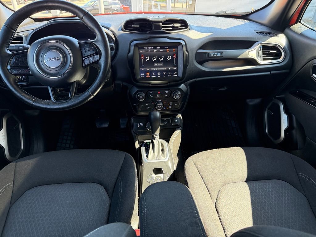 Certified 2021 Jeep Renegade Latitude w/ Sun & Sound Group AWD/4WD image 28
