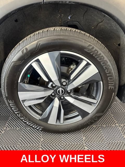 Certified 2025 Nissan Rogue SL w/ SL Premium Package FWD image 13