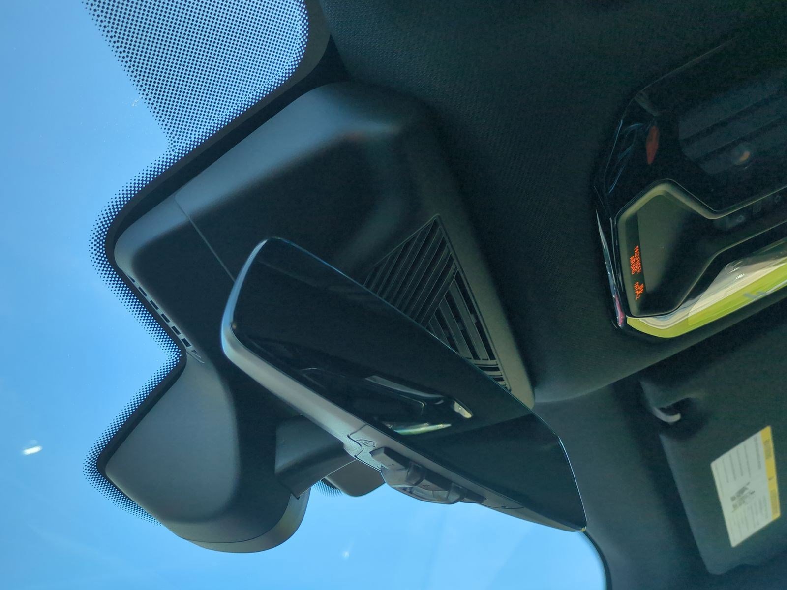 Certified 2025 BMW i7 xDrive60 w/ Executive Package image 25