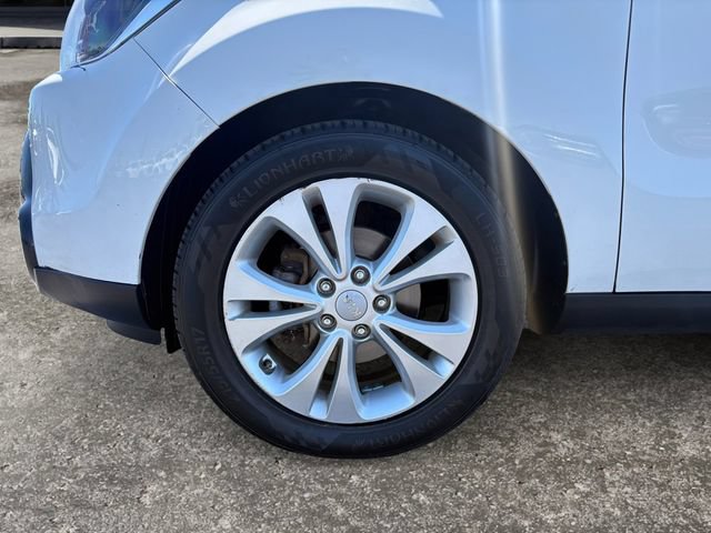 Used 2016 Kia Soul + FWD image 14