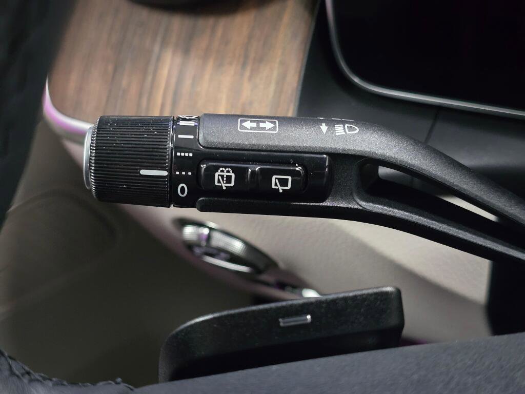 Certified 2025 Mercedes-Benz GLC 300 4MATIC image 33