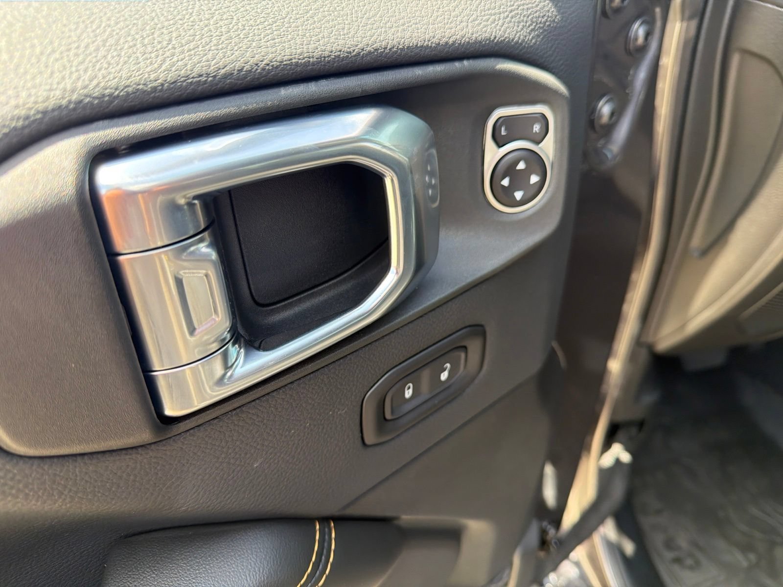 New 2026 Jeep Wrangler Unlimited Sahara AWD/4WD image 15