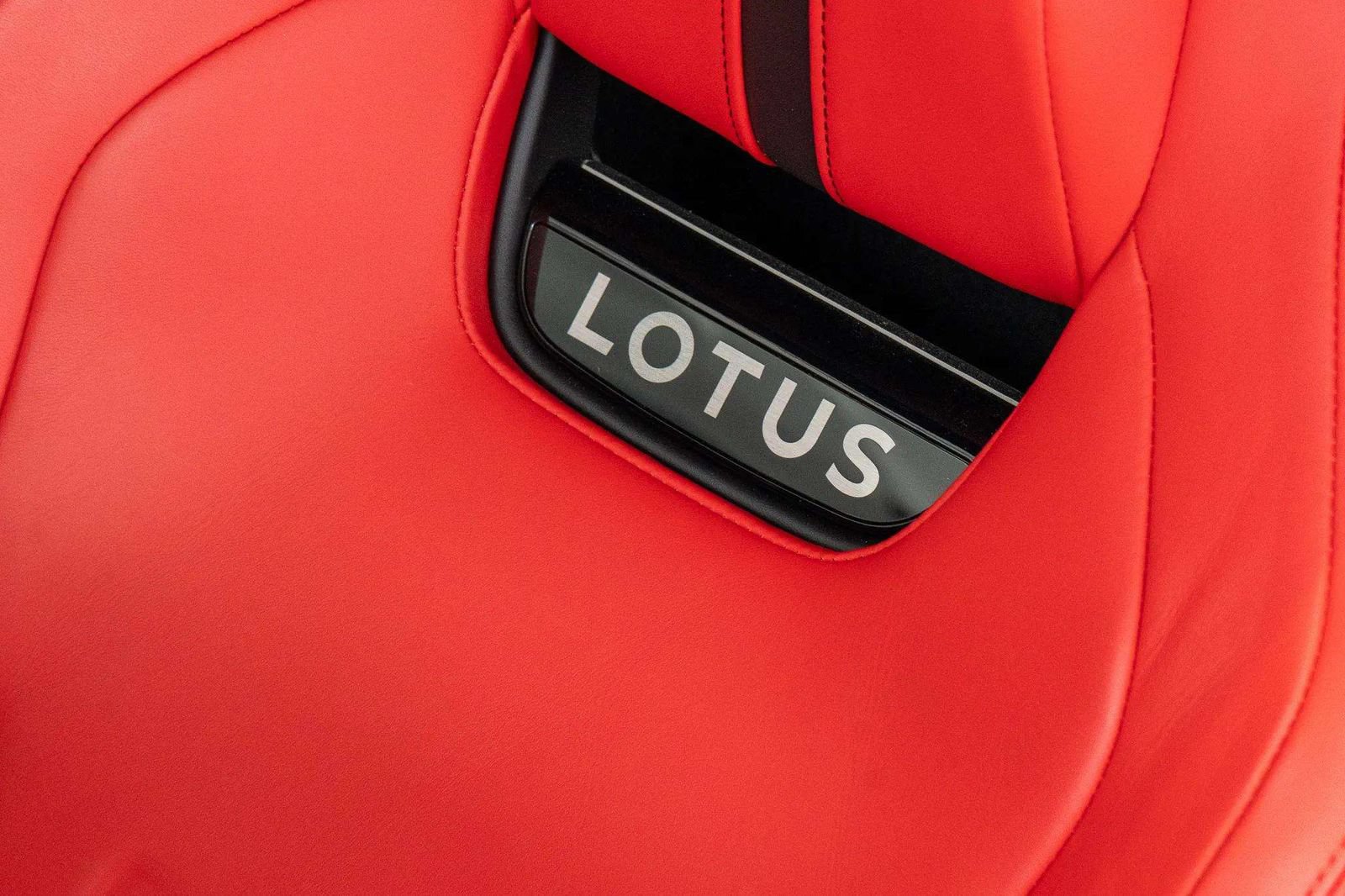 Used 2025 Lotus Emira RWD image 18