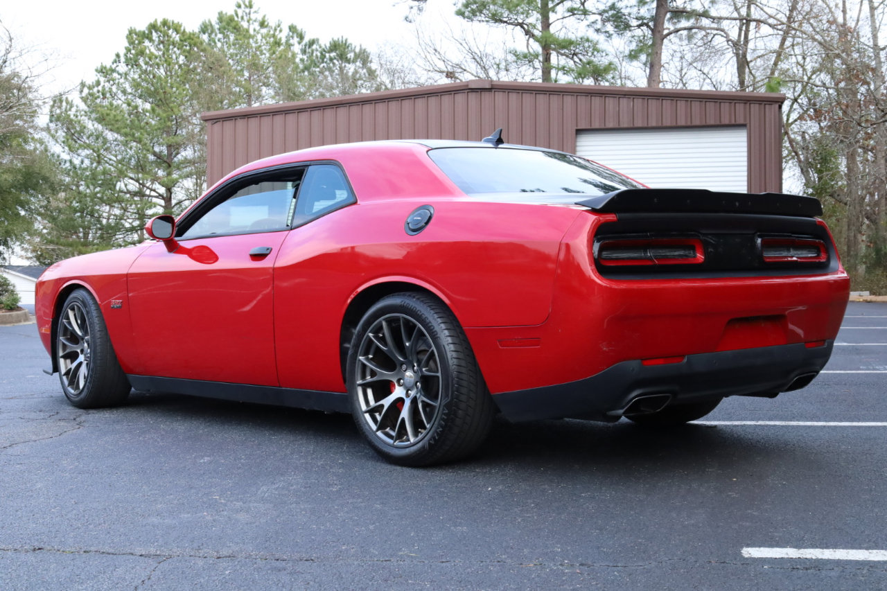 Used 2016 Dodge Challenger SRT w/ Technology Group image 3