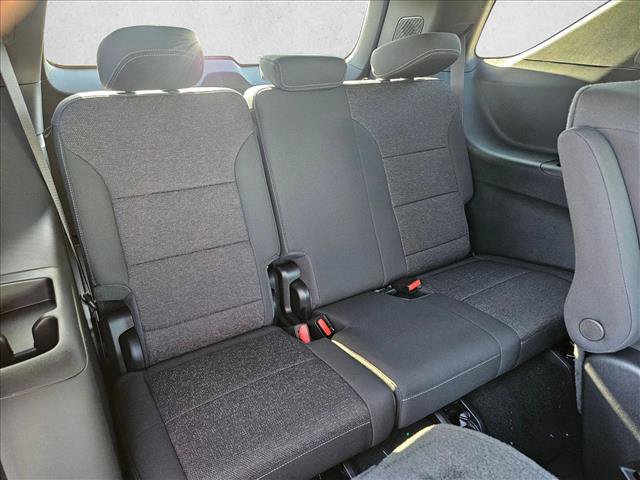 New 2027 Chevrolet Traverse LT w/ Driver Confidence Package FWD image 15