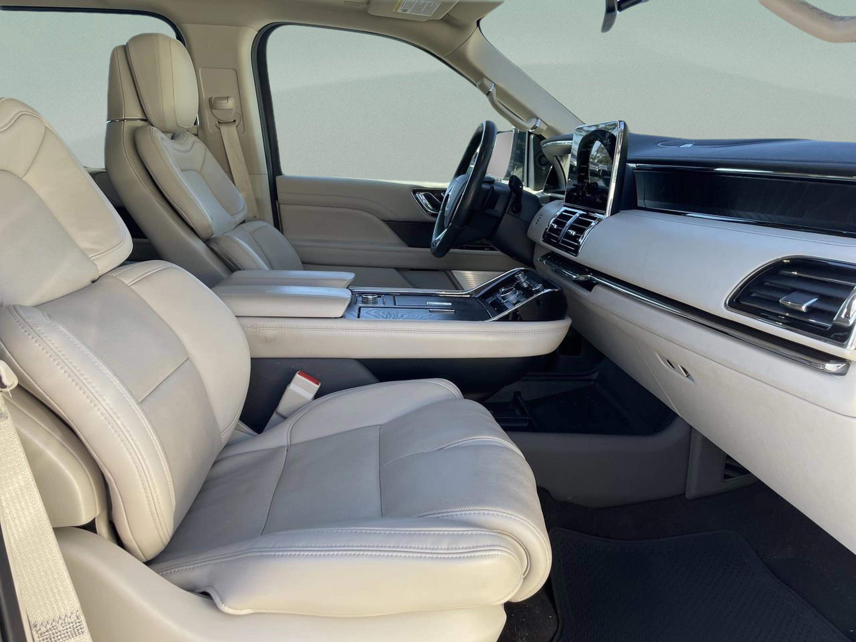 Used 2021 Lincoln Navigator Reserve w/ Luxury Package image 15