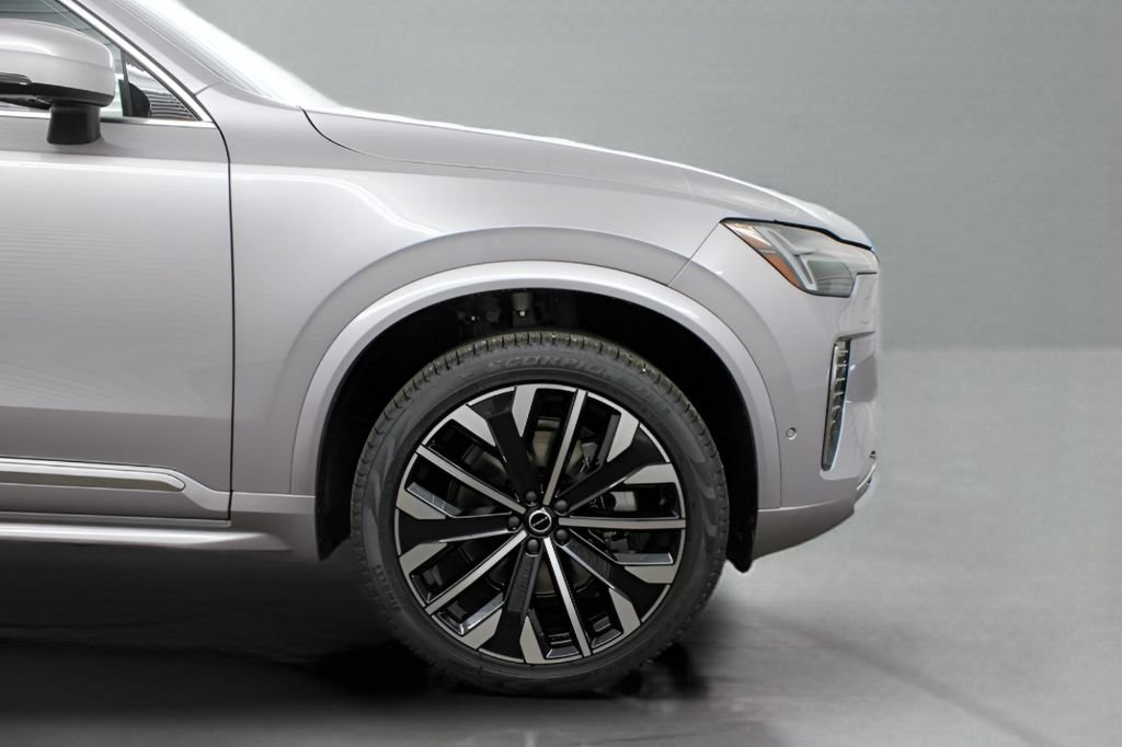 Certified 2026 Volvo XC90 B6 Plus w/ Protection Package Premier AWD/4WD image 32