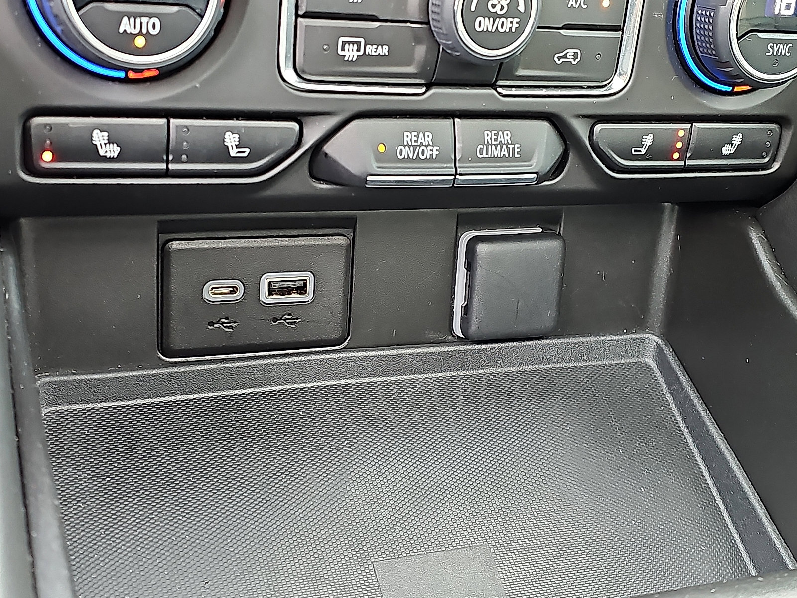 Used 2023 Chevrolet Tahoe Z71 w/ Luxury Package image 27