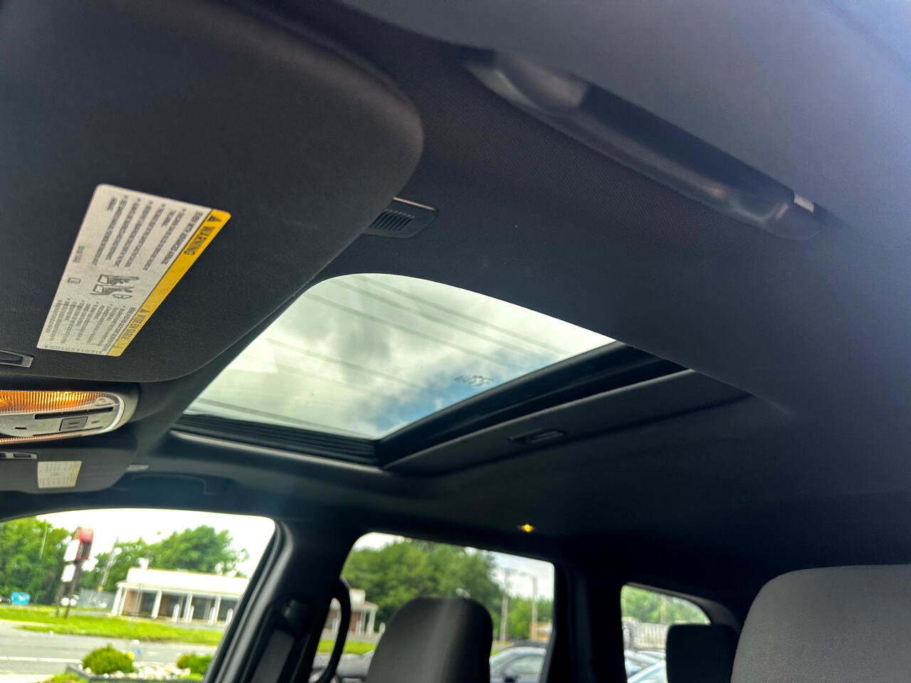 Used 2019 Jeep Grand Cherokee Laredo image 16