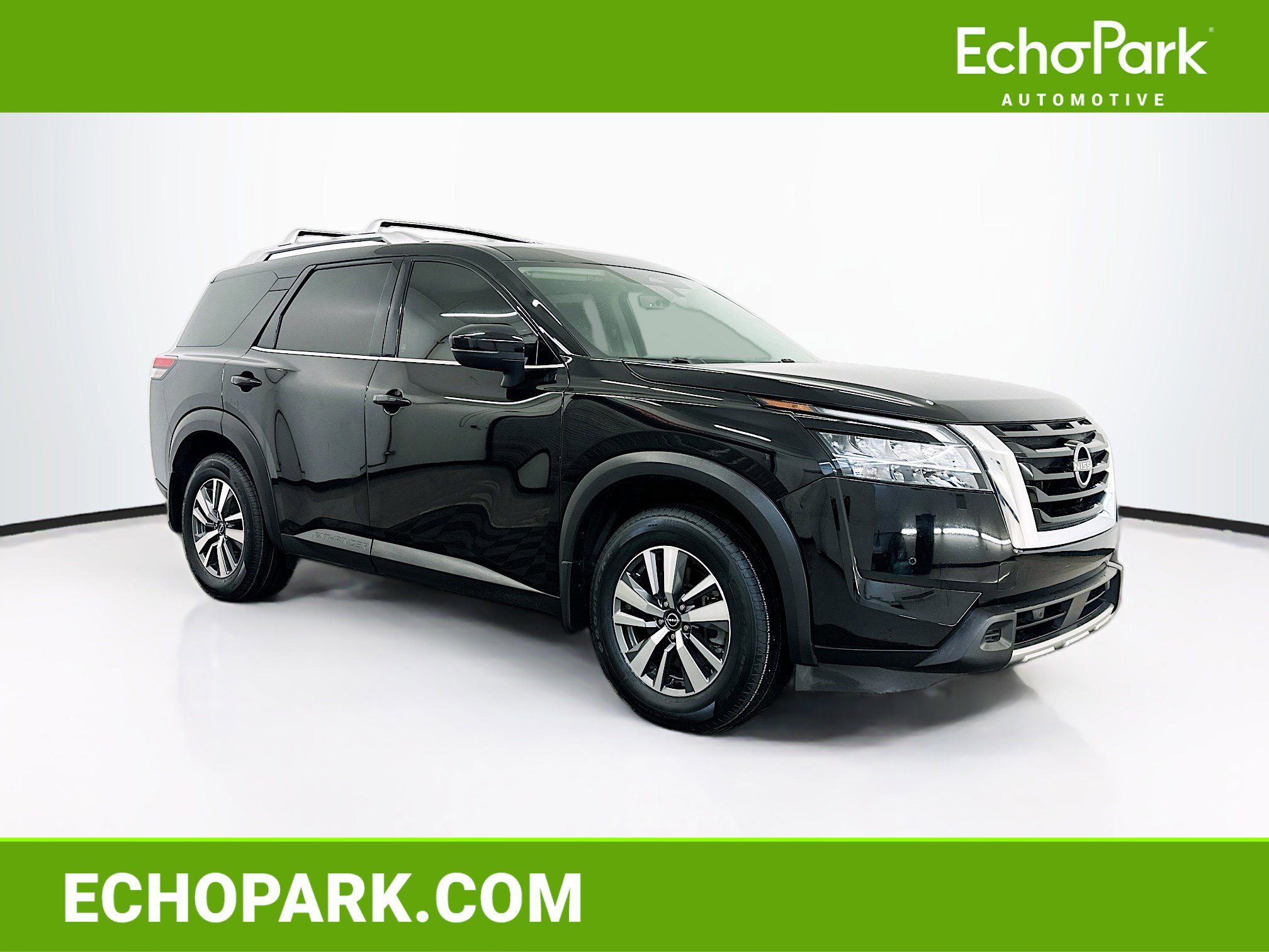 Used 2023 Nissan Pathfinder SL AWD/4WD image 1