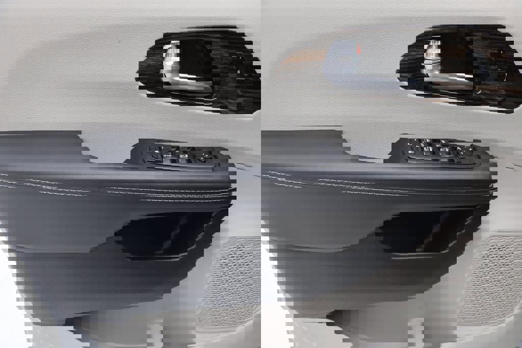 Used 2024 Chrysler Pacifica Limited image 15