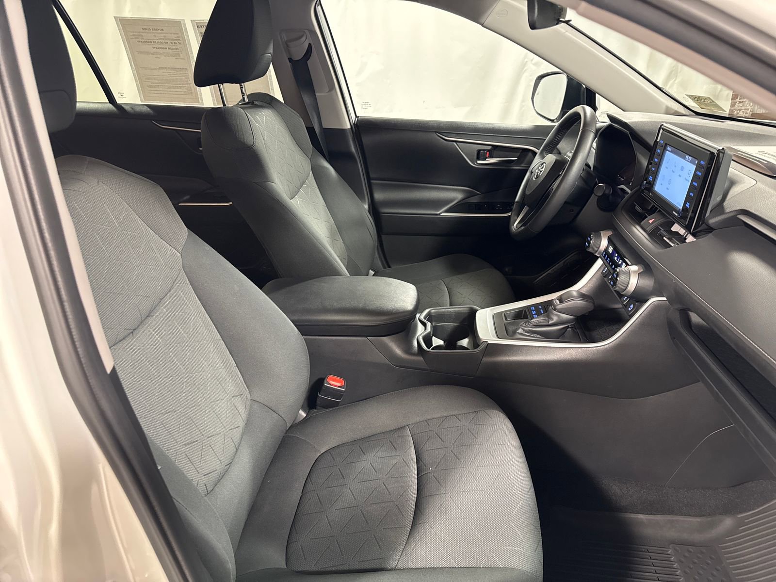 Used 2020 Toyota RAV4 XLE w/ XLE Grade Weather Package AWD/4WD image 38